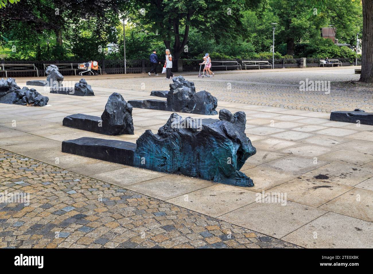 STOCKHOLM, SCHWEDEN - 28. JUNI 2016: Es ist eines der zwölften Fragmente des Denkmals für die Menschen auf dem gleichnamigen Platz. Stockfoto