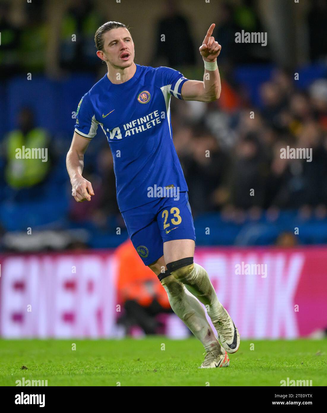 London, Großbritannien. Dezember 2023 - Chelsea gegen Newcastle United - Carabao Cup 5. Runde - Stamford Bridge. Conor Gallagher feiert das Treffer im Elfmeterschießen. Bildnachweis: Mark Pain / Alamy Live News Stockfoto