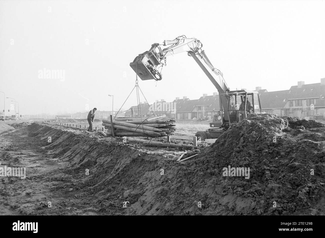 Bau von Radwegen und Lärmschutzvorrichtungen Overbos Crossroads, Radfahren, Radwege, Radfahrer, Lärm, Kruisweg, 08-02-1989, Whizgle News aus der Vergangenheit, zugeschnitten auf die Zukunft. Erkunden Sie historische Geschichten, das Image der niederländischen Agentur aus einer modernen Perspektive, die die Lücke zwischen den Ereignissen von gestern und den Erkenntnissen von morgen überbrückt. Eine zeitlose Reise, die die Geschichten prägt, die unsere Zukunft prägen. Stockfoto