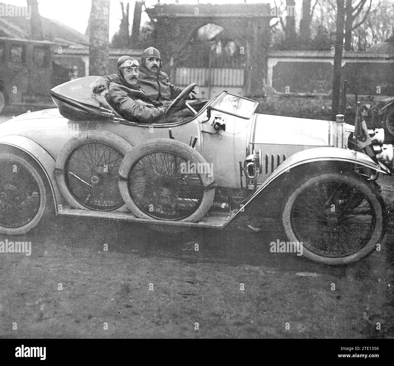 02/29/1912. Pfanz, Mechaniker des Kaisers von Deutschland, fährt sein Benz-Auto. Quelle: Album/Archivo ABC/Charles Delius Stockfoto