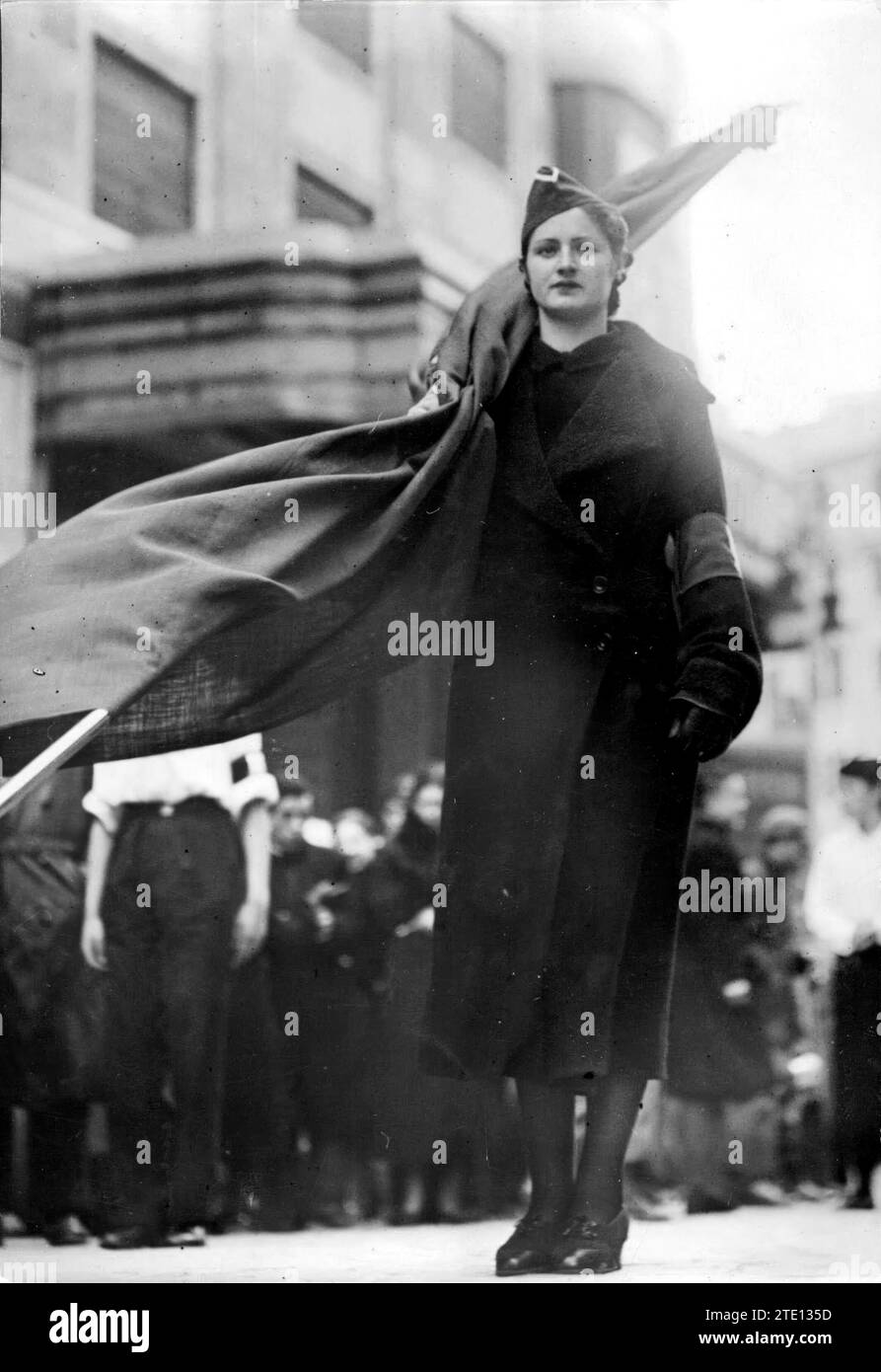 02/06/1937. Der Standardträger eines der „Alarme!“ Schulen, am Ende der Tribut an die Madrider Kämpfer. Quelle: Album / Archivo ABC / Martín Santos Yubero Stockfoto