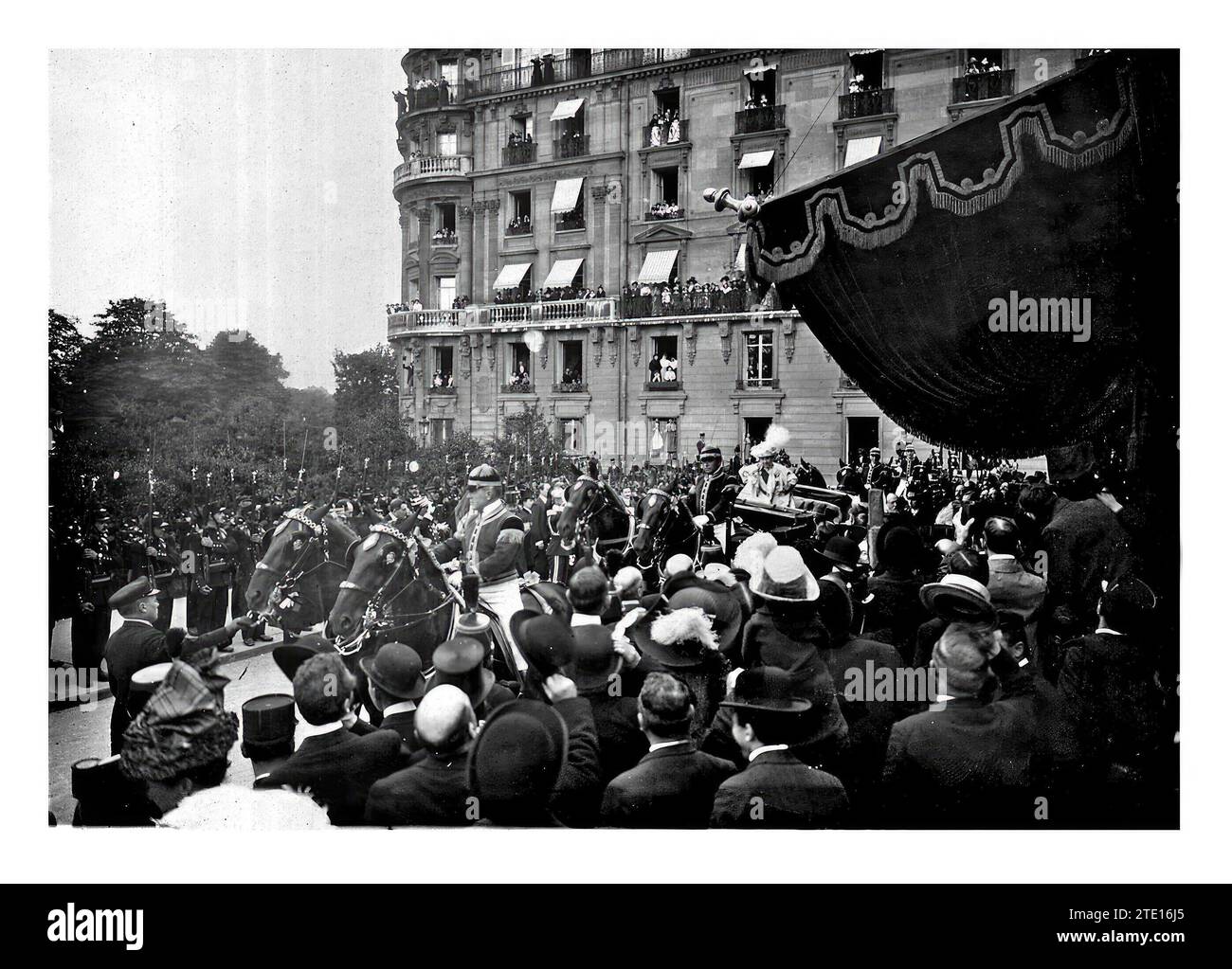 05/31/1912. Die Könige von Holland in Frankreich. Königin Wilhelmina steigt in den Kutschwagen aus dem Bahnhof Bologna an und kommt in Paris an. Quelle: Album / Archivo ABC / M. Branger Stockfoto