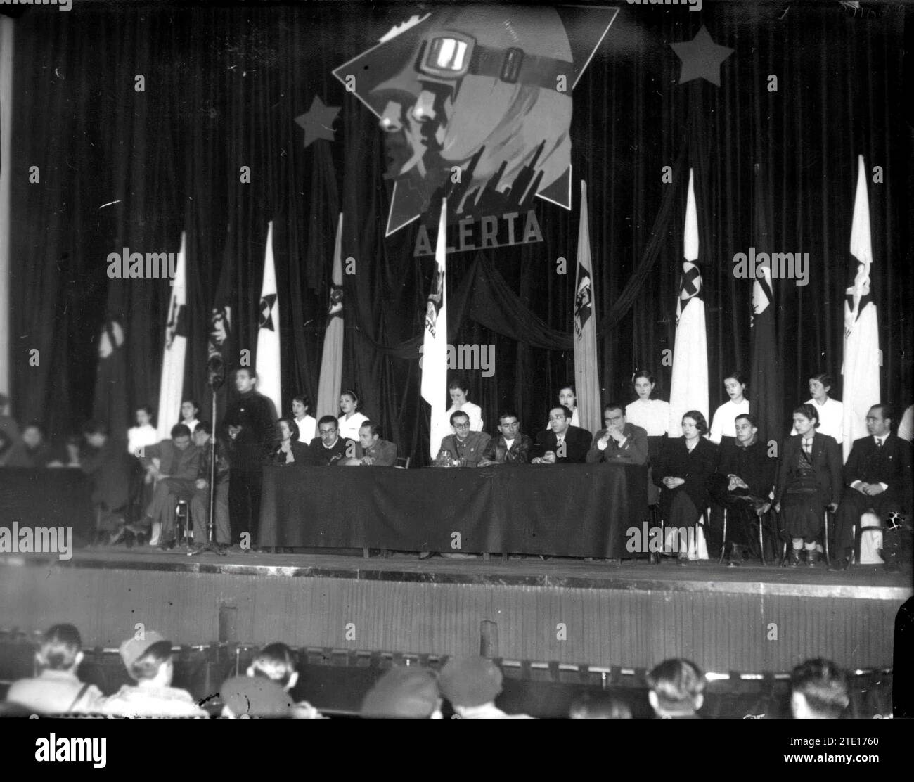 02/07/1937. Auftritt des Capitol-Kinos während der Hommage an die Kämpfer der republikanischen Seite, organisiert von der Jugendfront. Bei der Veranstaltung ergreifen der Minister für öffentliche Ordnung, Jesús Hernández, und verschiedene Vertreter der Hinterfront das Wort. Quelle: Album / Archivo ABC / Virgilio Muro Stockfoto