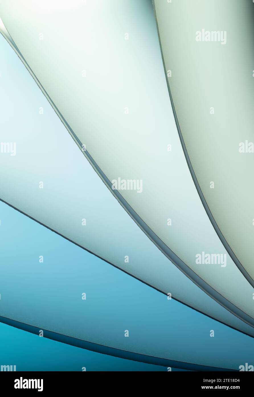 Blätter gefaltetes Papier, fotografiert mit zwei separaten Blitzen und mit farbigen Gelen, um die Farbe hinzuzufügen Stockfoto