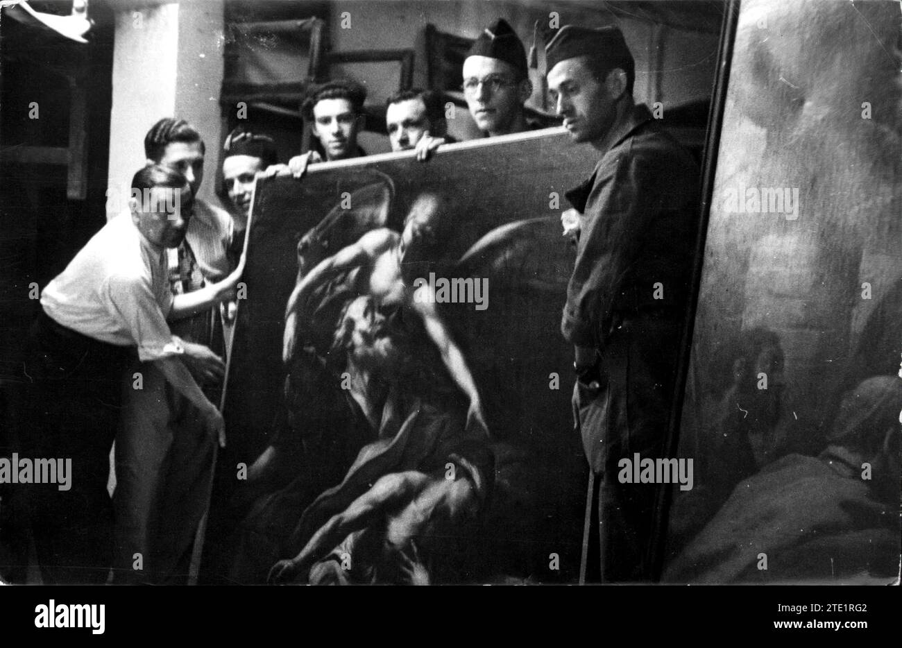 07/31/1936. Leinwände berühmter Autoren im Wert von mehreren Tausend Peseten, die von den Republikanern in den Kellern des Palastes des Markgrafen von Cortina gefunden wurden, nachdem sie beschlagnahmt wurden. Quelle: Album / Archivo ABC / Albero y Segovia Stockfoto