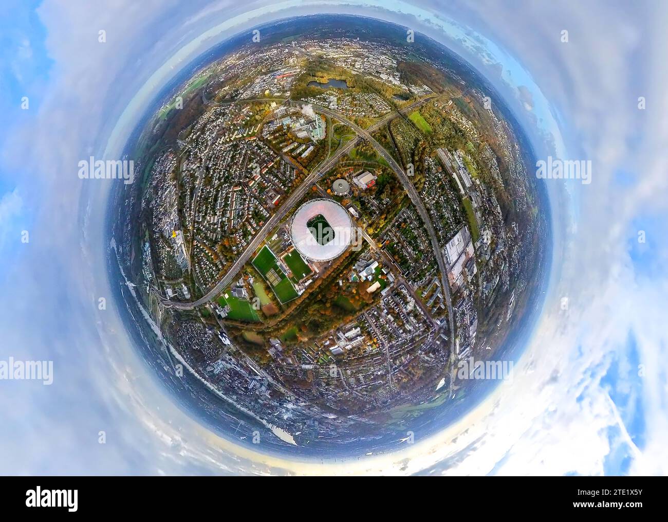 Aus der Vogelperspektive Leverkusen BayArena Bundesligastadion des Fußballvereins Bayer 04 Leverkusen, am Autobahndreieck Leverkusen zwischen A1 und A3 f Stockfoto