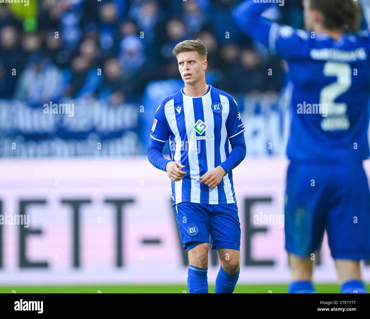 Dzenis Burnic Karlsruher SC 15 Schaut In Die Ferne GER Karlsruher Dzenis Burnic Karlsruher SC 15 Schaut In Die Ferne GER Karlsruher