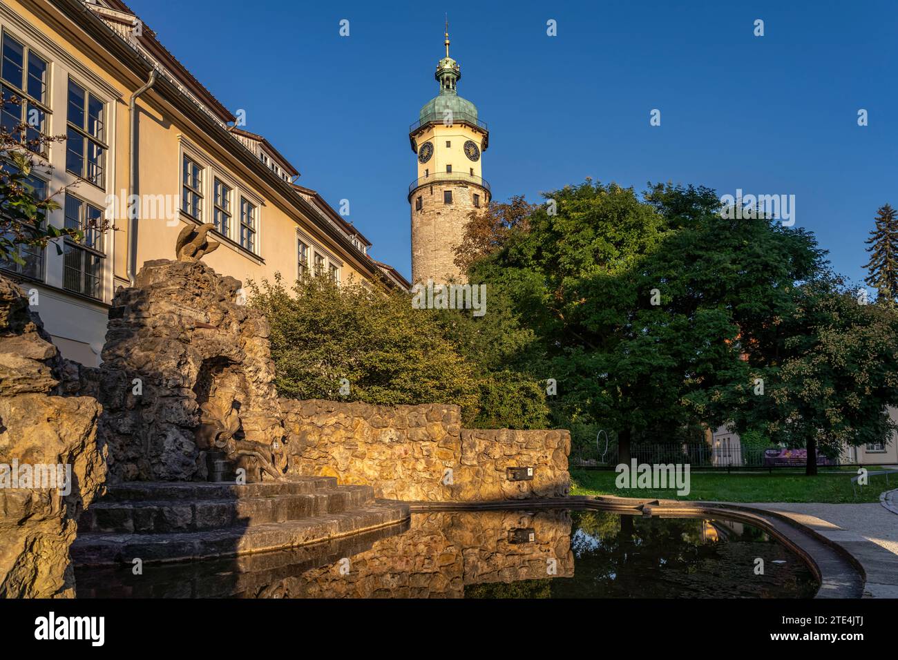 Neptungrotte und Neideckturm in Arnstadt, Thüringen, Deutschland | Neptungrotte und Neideckturm in Arnstadt, Thüringen, Deutschland Stockfoto