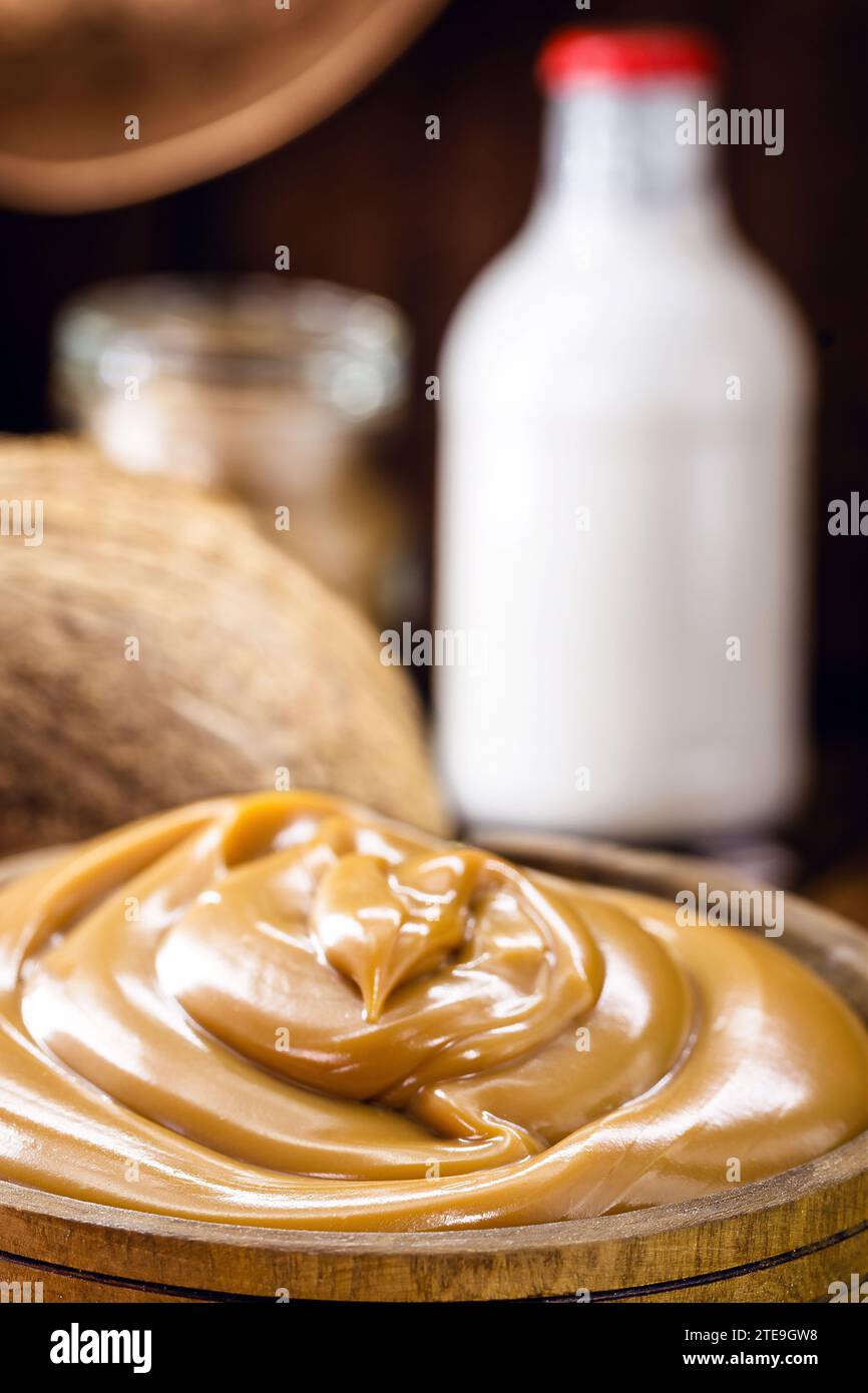 Vegane pastöse Milchbonbons, Karamell aus ungesüßter Kokosmilch ...