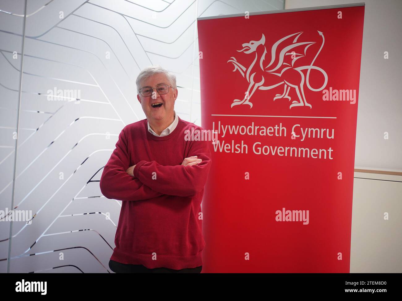 Der erste walisische Minister Mark Drakeford sprach vor den Medien in London, nachdem er angekündigt hatte, dass er als Labour-Führer zurücktreten werde. Der 69-jährige Labour-Politiker, der seit Dezember 2018 walisischer Führer ist, sagte, er hoffe, dass sein Nachfolger vor Ostern 2024 stattfinden könnte. Bilddatum: Mittwoch, 20. Dezember 2023. Stockfoto