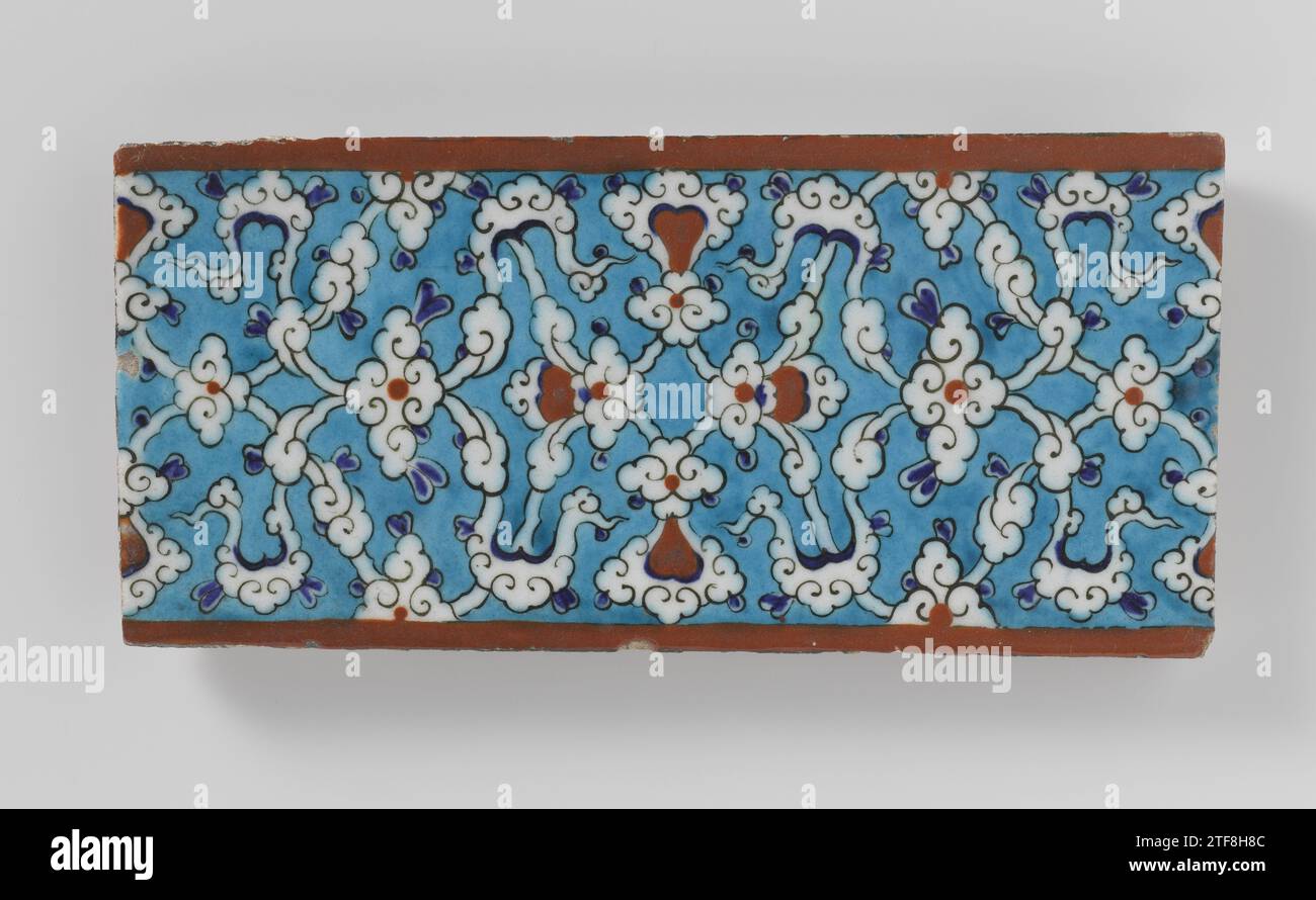 Fliese mit Wolkenmotiv, anonym, ca. 1640 - ca. 1660 Fliese aus Wachtelfritry mit Blei verziert mit Wolkenmotiv in blau, weiß, schwarz und rot unter transparentem Blei-Alkali-Lazze. Iznik Steingut. Glasurgemälde / Glasurfliese aus Wachtelfedern mit Blei, verziert mit Wolkenmotiv in Blau, weiß, Schwarz und Rot unter transparentem Blei-Alkali-Lazze. Iznik Steingut. Glasurmalerei/Glasur Stockfoto