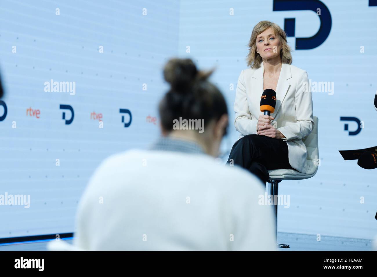 Die Journalistin Marta Carazo posiert für die Medien als neue TV