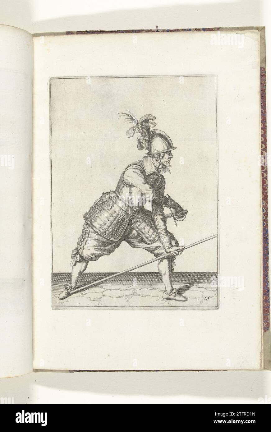 Soldat, der mit der linken Hand seine Spieße gegen den rechten Fuß legt und mit der rechten Hand das Schwert zieht (Nr. 25), ca. 1600, 1608 Ein Soldat, nach rechts, der mit der linken Hand den Spieß (lans) gegen den rechten Fuß legt und mit der rechten Hand (Nr. 25) das Schwert zieht, ca. 1600. Platte 25 in der Anleitung für den Umgang mit den Spionen: Corte Onderwysinghe auf dem Figuerliicke-Bild - hungernde trolle bruck, von allen t'ghene ist ein Soldaet int, der von den Spionen Notfall handelt. Teil der Illustrationen in: J. de Gheyn, Waffenhandel von Roers Musquetten and Spiessen, Amsterdam, 1608. Krieg A Stockfoto