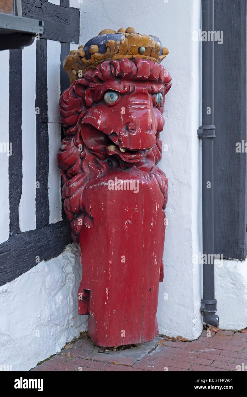 Drachenstatue vor dem Pub, Alfriston, East Sussex, England, Großbritannien Stockfoto