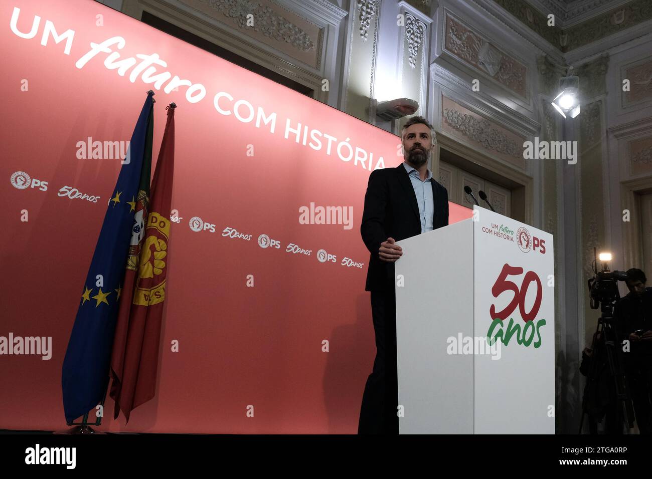 Lissabon, 16/12/2023: PS-Wahlabend im Hauptquartier der Sozialistischen Partei in Largo do Rato in Lissabon. Pedro Nuno Santos, zum neuen Generalsekretär der PS gewählt. Stockfoto