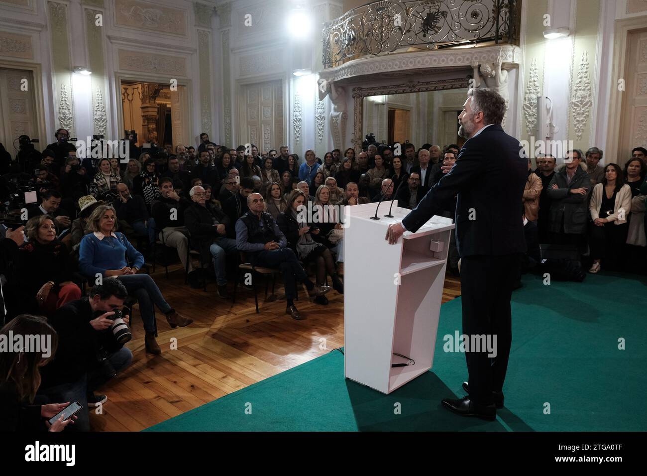 Lissabon, 16/12/2023: PS-Wahlabend im Hauptquartier der Sozialistischen Partei in Largo do Rato in Lissabon. Pedro Nuno Santos, zum neuen Generalsekretär der PS gewählt. Stockfoto