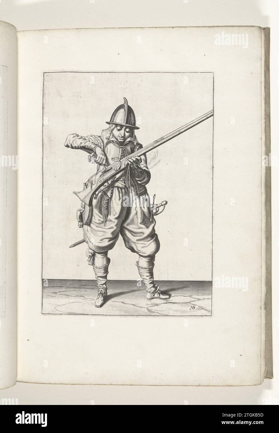 Soldat, der Kruit in die Pfanne seines Ruders gießt (Nr. 16), ca. 1600, 1597 - 1607 Ein Soldat, zurück, das Pulver aus einer Pulverflasche in die Pfanne (das Pulverreservoir) eines Ruders (eine bestimmte Art von Schusswaffe) gießt (Nr. 16), ca. 1600. In seiner linken Hand, außer dem Ruder, aber auch einem brennenden Docht. Platte 16 in der Anleitung zum Umgang mit dem Ruder: Corte Onderwysinghe auf dem Figuerliicke-Bild, interessiert t'rechte Ghebruyck des Roers. Teil der Illustrationen in: J. de Gheyn, Weapons Handele of Roers Musquetten and Spiessen, den Haag, 1607. Der Krieg war um 1600. Druckerei: Northern Netherla Stockfoto