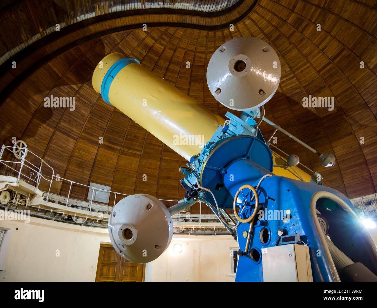 Nauchniy, Krim - 18. September 2021: Teleskop von Carl Zeiss Jena. Das Astrophysikalische Observatorium Von Krim. Wissenschaftliches Dorf, Krim Stockfoto