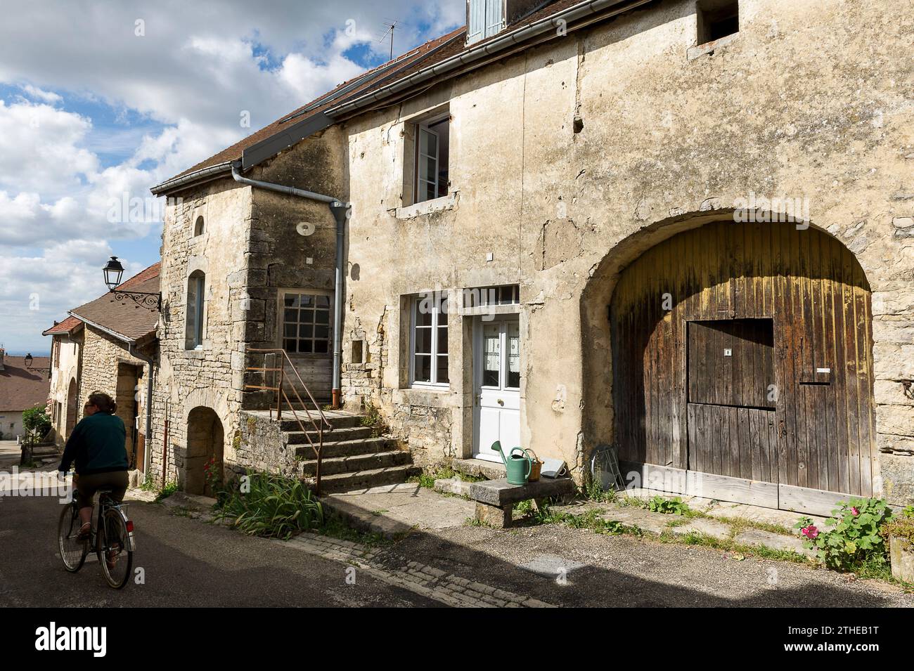 La cite comtoise EST classe parmi les plus Villages de France | Chateau-Chalon ist der Geburtsort des gelben Weins und zählt zu den meisten Stockfoto