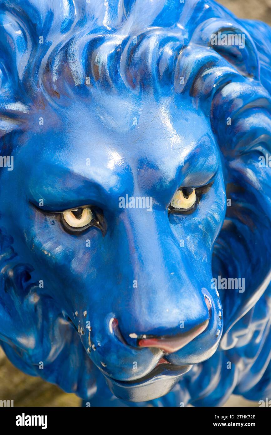 Blaue Löwenfigur, Symbol für den „nassauischen Löwe“, Weilburg an der Lahn, Hessen, Deutschland, Europa Stockfoto