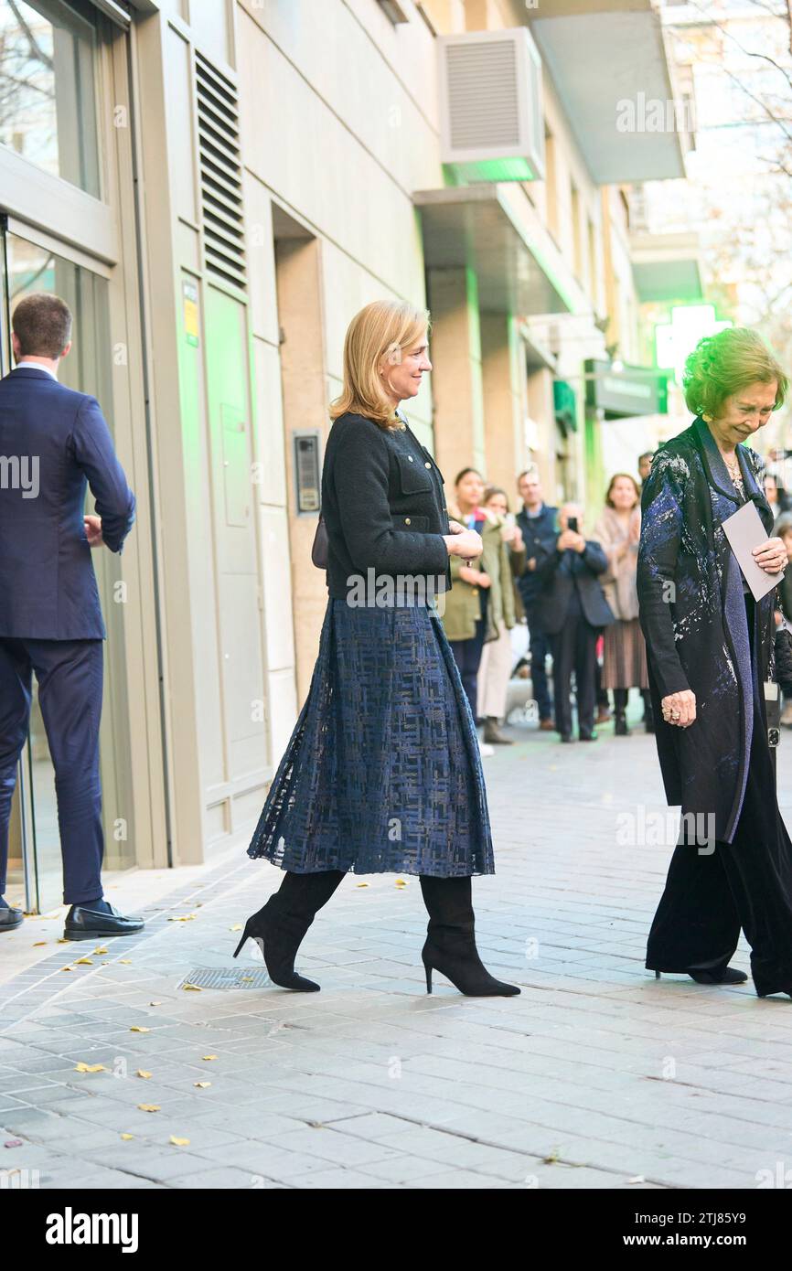 Madrid. Spanien. 20231220, Prinzessin Cristina de Borbon, verlässt die ehemalige Königin Sofia das Pa-BU Restaurant nach dem Mittagessen zum 60. Geburtstag von Prinzessin Elena am 20. Dezember 2023 in Madrid Stockfoto