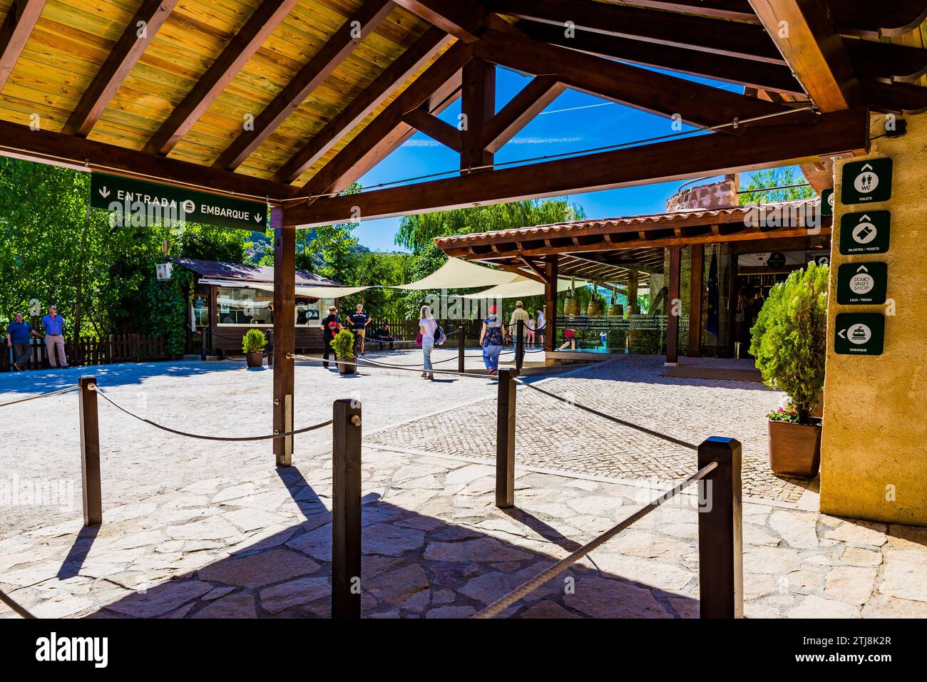 Douro-Douro International Biological Station Einrichtungen. Internationale Biologische Station Douro-Douro. Miranda do Douro. Duero River, natürliche Grenze b Stockfoto