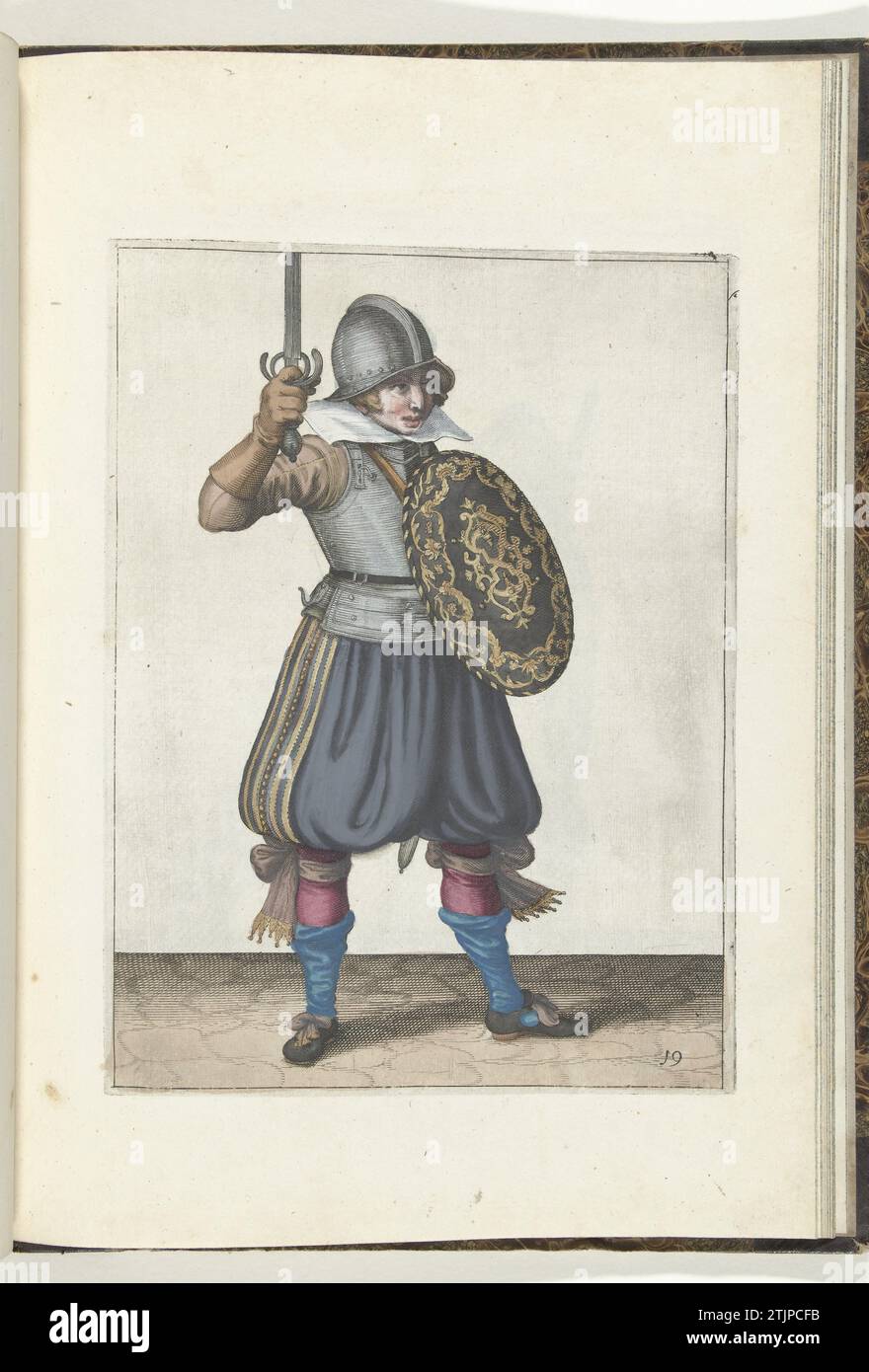 Die Übung mit Schild und Spießen: Der Soldat stellt seinen Greifer nicht von Hand als sein Gesicht dar (Nr. 19), 1618, 1616 – 1618 die Übung mit Schild und Spießen: Der Soldat präsentiert seinen Rapier nicht von Hand als sein Gesicht, 1618. Teil der Abbildungen in: Adam van Breen, Nassauische Waffenhandelung, 1618, Kennzeichen Nr. 19. Kriegshilfe um 1600. Nordholländisches Papier, das die Übung mit Schild und Spießen graviert: Der Soldat präsentiert seinen Rapier nicht von Hand als sein Gesicht, 1618. Teil der Abbildungen in: Adam van Breen, Nassauische Waffenhandelung, 1618, Kennzeichen Nr. 19. Kriegsbeihilfe AR Stockfoto