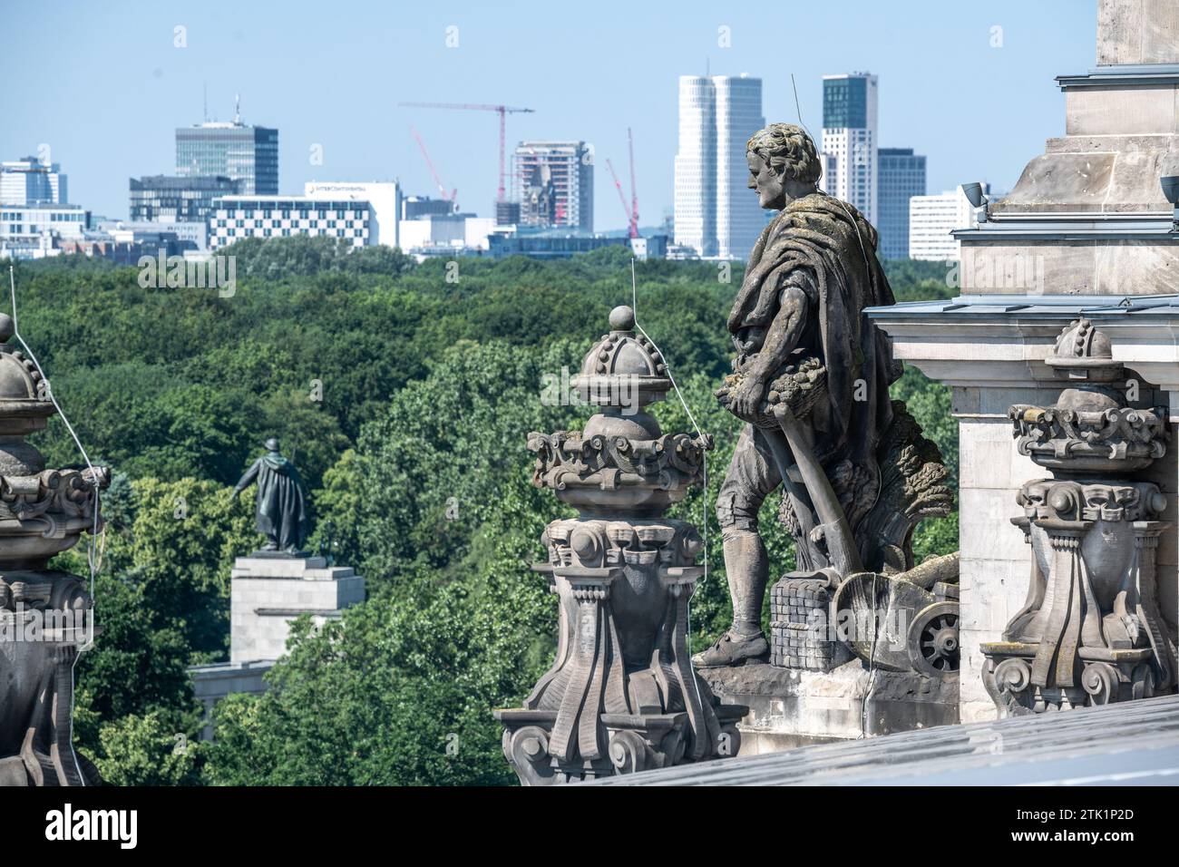 Skulptur auf dem Reichstagsgebäude in Berlin Stockfoto