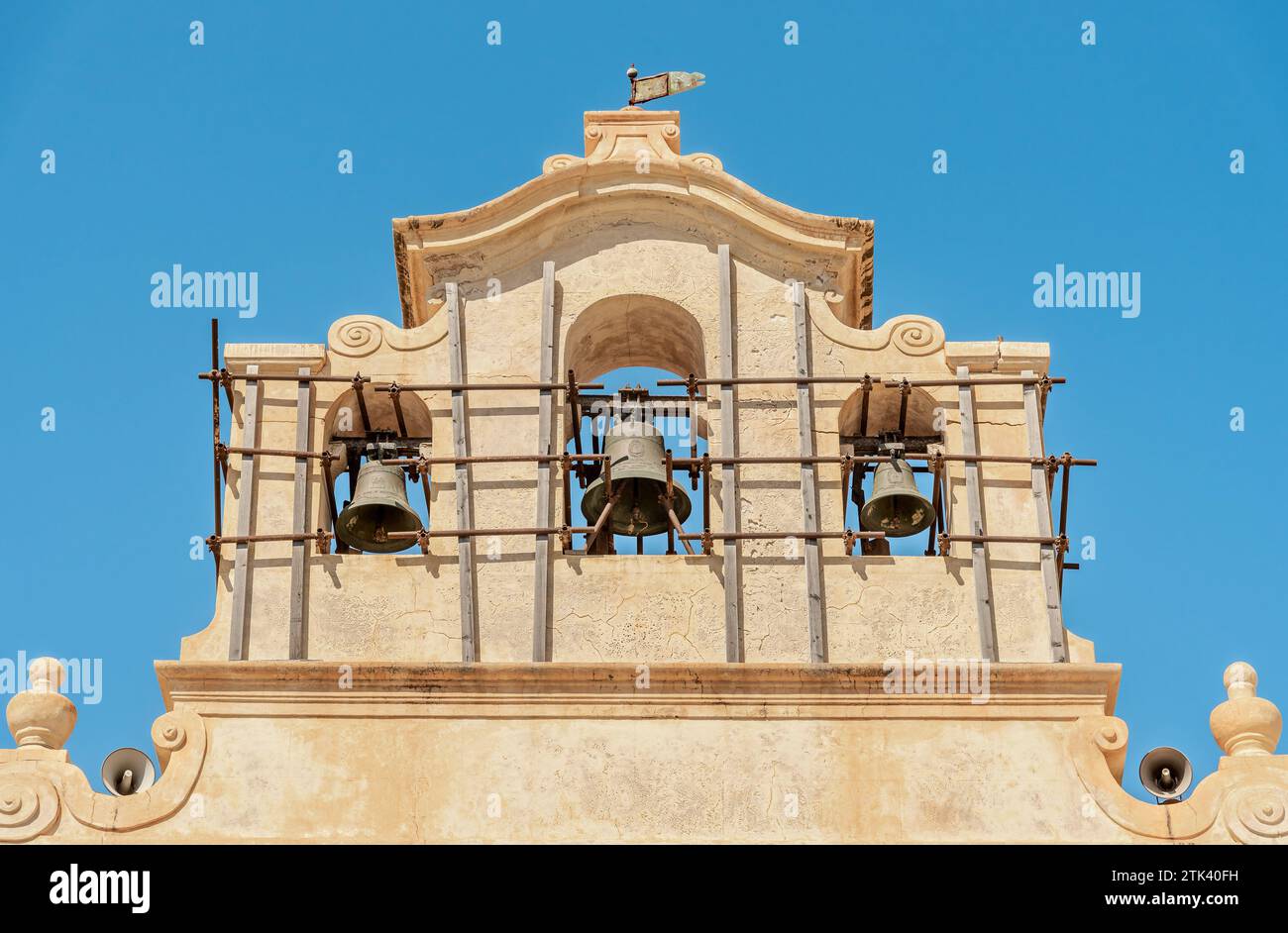 Blick auf die Madrice Kirche im historischen Zentrum der Insel Favignana, Provinz Trapani, Sizilien, Italien Stockfoto