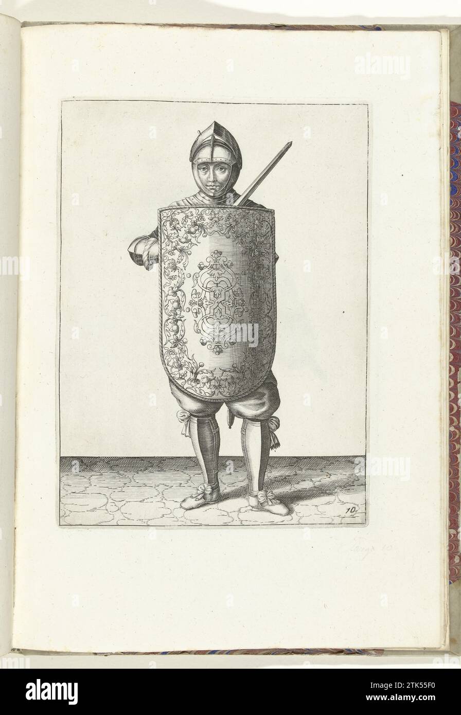 Die Übung mit dem Targe und dem Rapier: Der Soldat fokussiert wieder und nimmt die Position mit Rapier und Targe offen für die Brust und das Visier, (Nr. 10), 1618, 1616 - 1618 die Übung mit dem Targe und dem Rapier: der Soldat fokussiert sich erneut und nimmt mit Rapier und Targe die Position für die Brust und Visier Open, 1618 ein. Teil der Illustrationen in: Adam van Breen, die nassausche Wapenhandere: Korte Educationalinge auf der Figuerlijcke Afbelichtening das interessante 'frecht Ghebruyck van Al' Tghene a Soldaet Noodigh ist in den Aktionen der Targes mit dem Rapper, 1618, Platte Nr. 10. Der Kriegspreis ist da Stockfoto