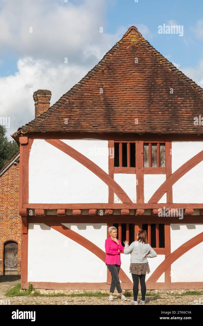 England, West Sussex, Weald and Downland Living Museum, Blick auf historische Gebäude Stockfoto