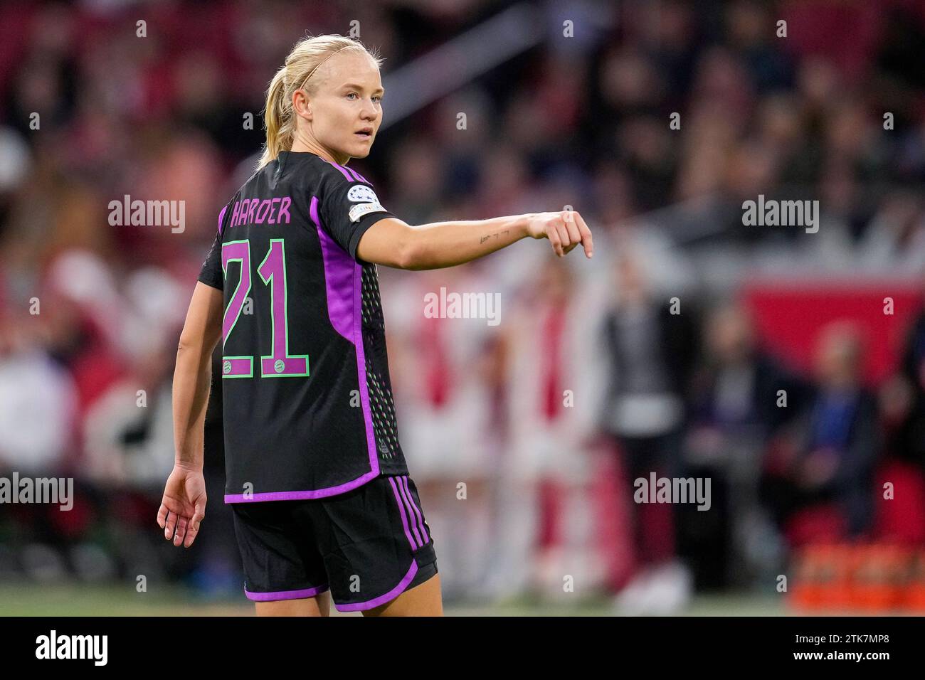 Amsterdam, Niederlande. Dezember 2023. AMSTERDAM, NIEDERLANDE - 20. DEZEMBER: Pernille Harder des FC Bayern München beim Spiel der UEFA Women's Champions League zwischen AFC Ajax und FC Bayern München in der Johan Cruijff Arena am 20. Dezember 2023 in Amsterdam. (Foto von Patrick Goosen/Orange Pictures) Credit: Orange Pics BV/Alamy Live News Stockfoto