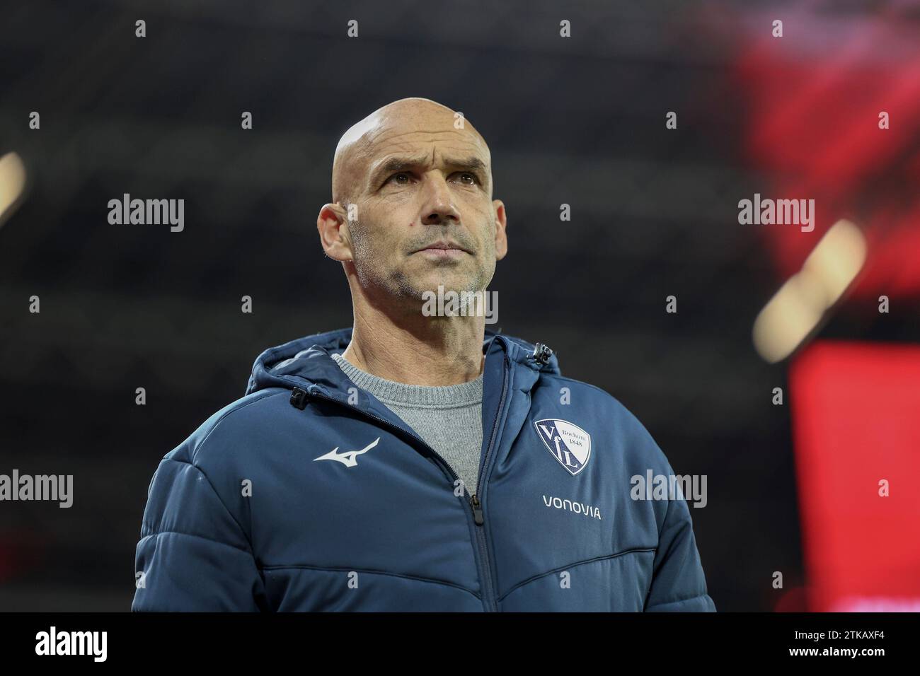 20.12.2023, BayArena, Leverkusen, DE, 1.FBL. Bayer 04 Leverkusen vs. VfL Bochum, im Bild Thomas Letsch Cheftrainer/Headcoach (VfL Bochum), Foto © nordphoto GmbH/Meuter DFL-Vorschriften verbieten die Verwendung von Fotografien als Bildsequenzen und/oder Quasi-Video. Stockfoto