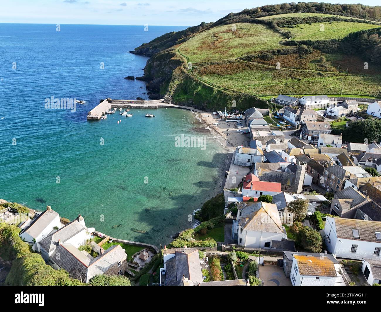 Gorran Haven, kleines Küstendorf Cornwall, britische Drohne, Luftfahrt Stockfoto