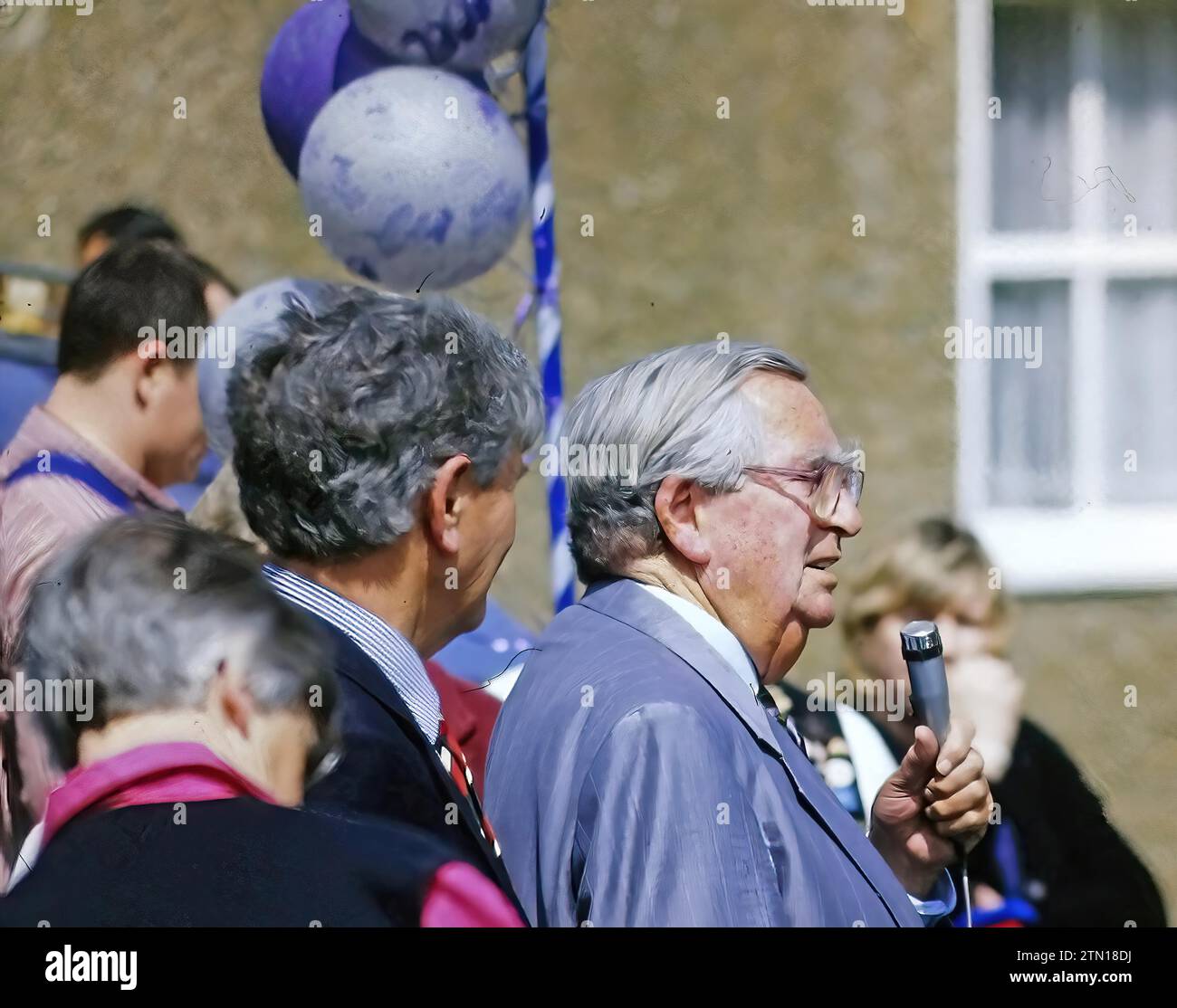 Denis Healey Abgeordneter (1917–2015), britischer Labour-Politiker, der von 1974-1979 als Finanzminister und von 1964 bis 1970 Verteidigungsminister diente. Er wird hier bei einer öffentlichen Sitzung gesehen. Stockfoto