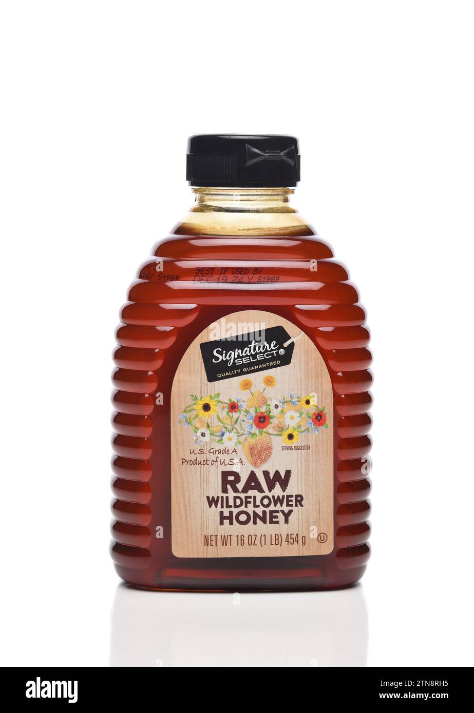 IRVINE, KALIFORNIEN - 20. Dezember 2023: Eine Flasche Signature Select Raw Wildflower Honig. Stockfoto