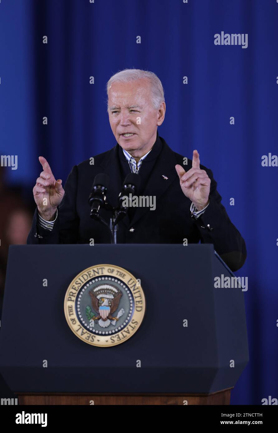 Milwaukee, Wisconsin, USA. Dezember 2023. Präsident JOE BIDEN in Milwaukee bei der Black Chamber of Commerce in Wisconsin, Mittwoch, 20. Dezember 2023. Biden sprach über die zunehmende Unterstützung von Black Entrepreneurship und Unternehmen in Amerika und Wisconsin. (Kreditbild: © Pat A. Robinson/ZUMA Press Wire) NUR REDAKTIONELLE VERWENDUNG! Nicht für kommerzielle ZWECKE! Stockfoto
