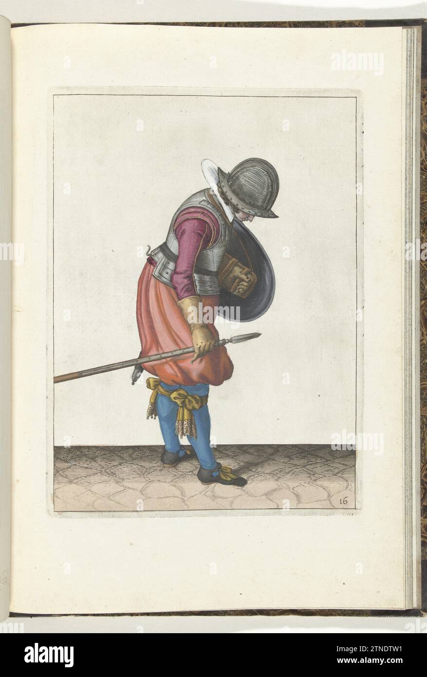 Die Übung mit Schild und Spießen: Der Soldat legt die Spieße neben seinem rechten Fuß auf den Boden (Nr. 16), 1618, 1616 - 1618 die Übung mit Schild und Spieß: Der Soldat legt den Spieß neben seinem rechten Fuß auf den Boden, 1618. Teil der Abbildungen in: Adam van Breen, Nassauische Waffenhandelung, 1618, Kennzeichen Nr. 16. Der Krieg war um 1600. Nordholländisches Papier, das die Übung mit Schild und Spieß graviert: Der Soldat legt den Spieß auf den Boden neben seinem rechten Fuß, 1618. Teil der Abbildungen in: Adam van Breen, Nassauische Waffenhandelung, 1618, Kennzeichen Nr. 16. Wa Stockfoto