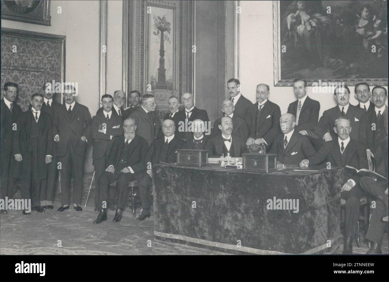 12/21/1919. Madrid. Im Königspalast. Versammlung der Großartigkeit Spaniens, die gestern Nachmittag unter dem Vorsitz des Dekans, Herrn Marquis de la Mina, stattfand. Quelle: Album / Archivo ABC / Julio Duque Stockfoto