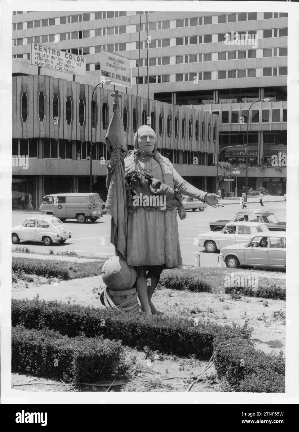 07/05/1972. Transfer der Statue von Christoph Kolumbus, auf der plaza