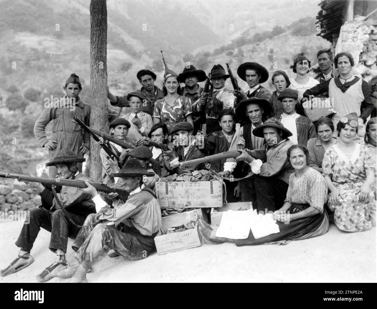 08/31/1936. Bauern, die sich den Verteidigern einer fortgeschrittenen Position an einer der Bergfronten anschlossen. Quelle: Album / Archivo ABC / Boira Stockfoto