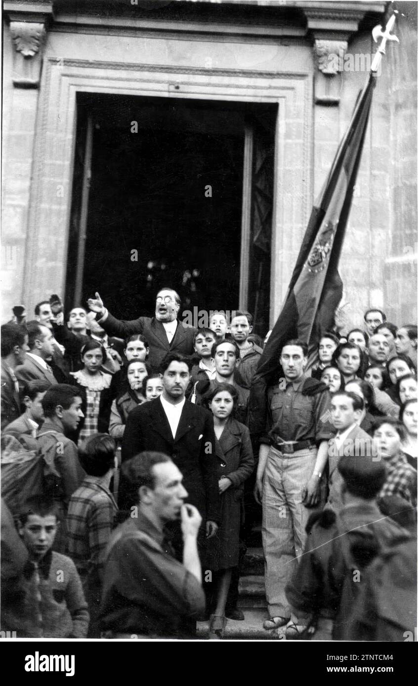 Verlassen der Kathedrale von Burgos am 19. Juli 1936, nachdem sie sich der Patronin anvertraut hatte. Foto: Fotoclub. Quelle: Album / Archivo ABC / Club Stockfoto
