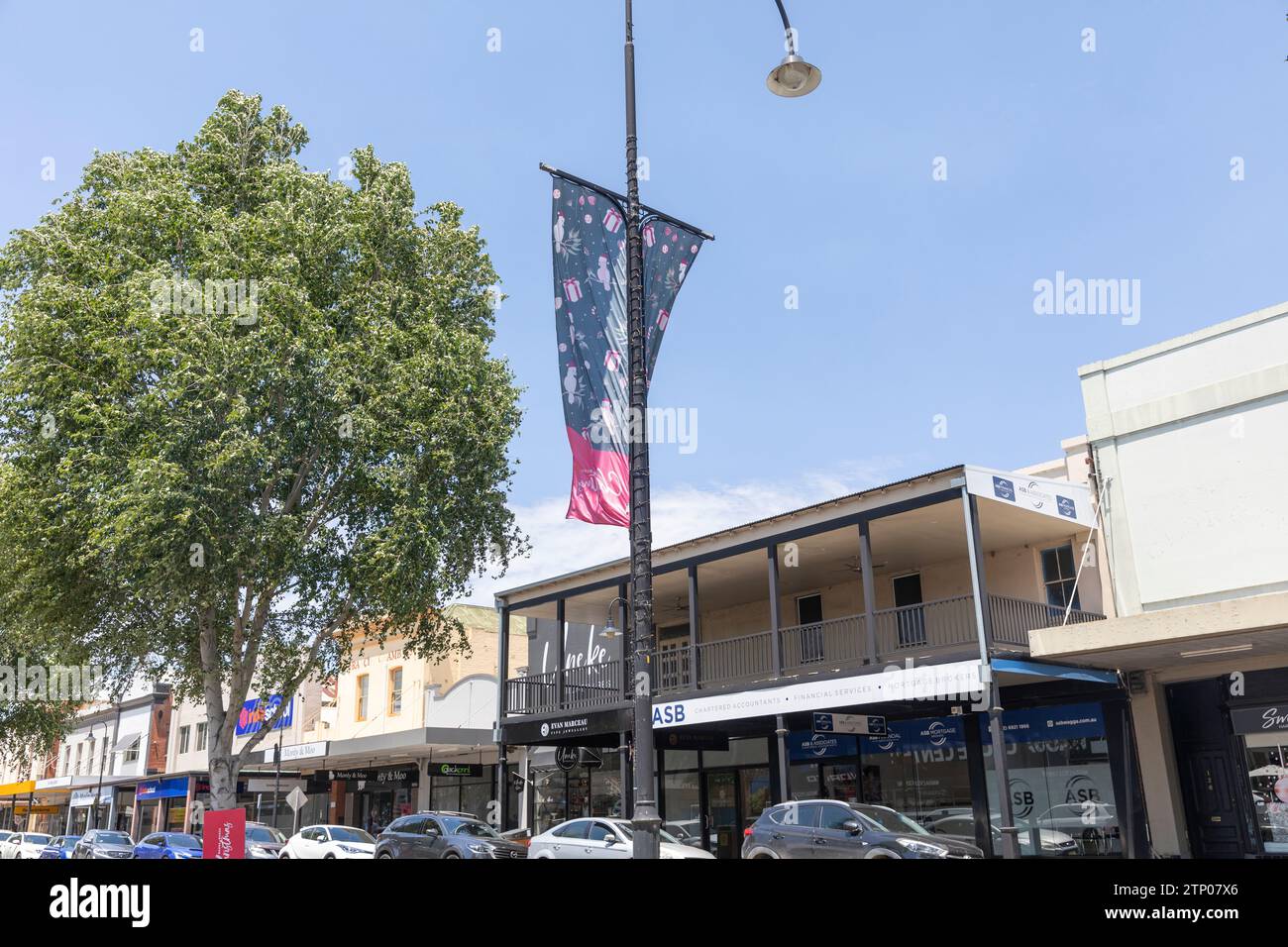 Weihnachtsbanner im Stadtzentrum von Wagga Wagga, regionales New South Wales, Australien, dezember 2023 Stockfoto