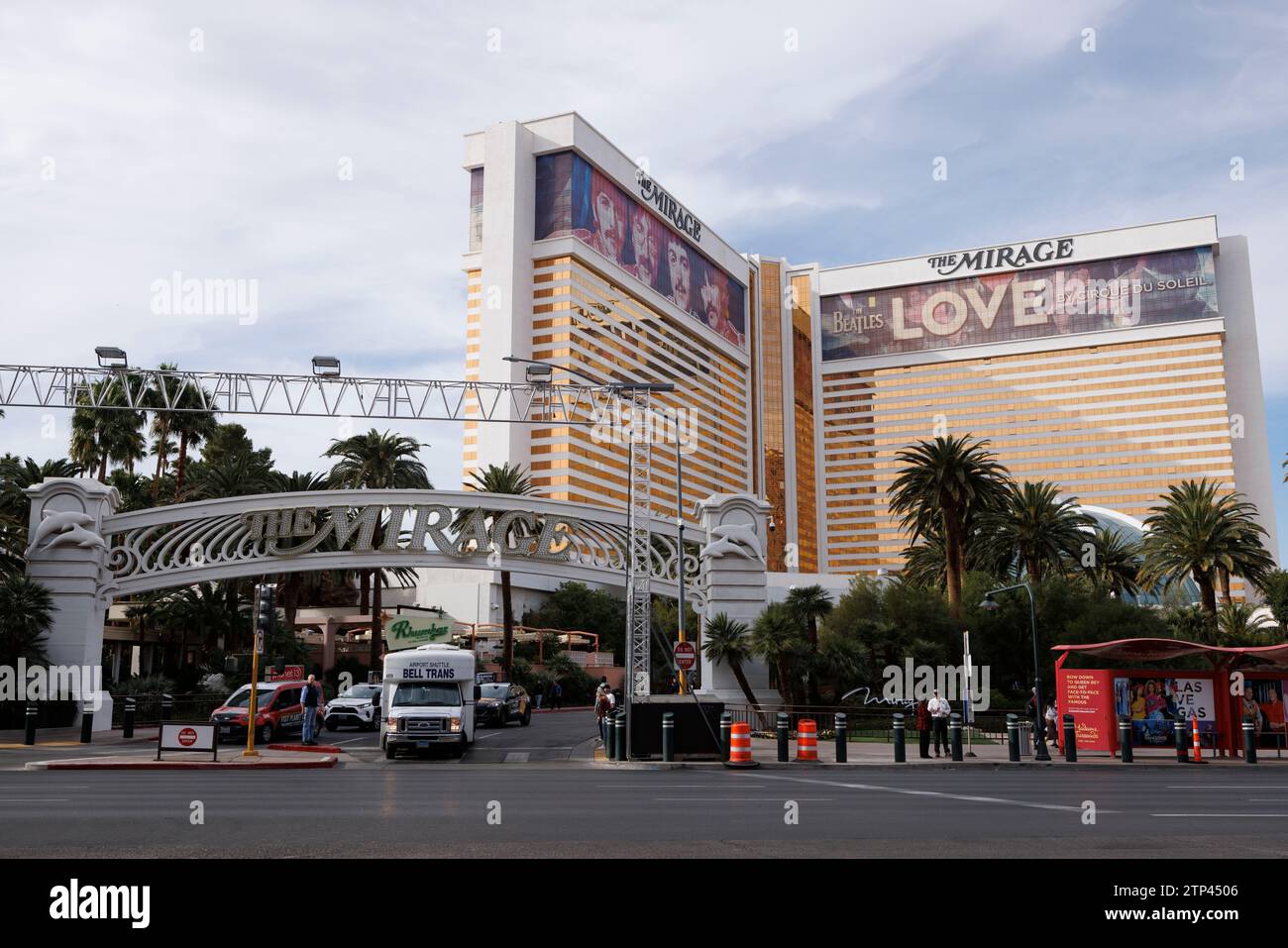 Allgemeiner Blick auf das Mirage Hotel in Las Vegas, Nevada, USA. Bild aufgenommen am 11. Dezember 2023. © Belinda Jiao jiao.bilin@gmail.com 07598931257 Stockfoto