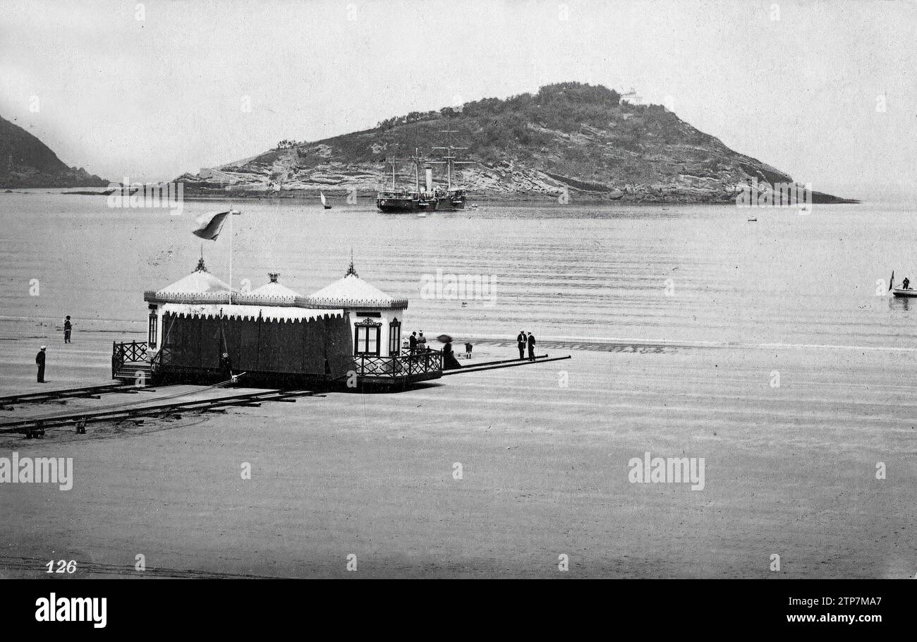 St. Sebastian. August 1900. Das Queen's Bath und Santa Clara Island. Altes Königliches Badehaus. Das erste königliche Badehaus, das von Königin María Cristina von Habsburg, Lothringen (zweite Ehefrau von Alfonso XII.) zwischen 1893 und 1928 genossen wurde. Der Bau geht auf das Jahr 1894 zurück. Quelle: Album/Archivo ABC Stockfoto