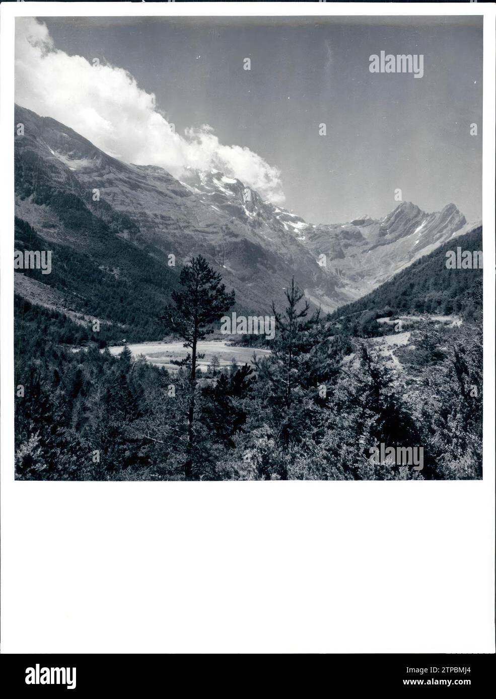 12/31/1949. Pineta Valley in den Oscense Pyrenäen mit Mount Perdido. Beschreibung: Album / Archivo ABC / Marques de Santa María Del Villar Stockfoto