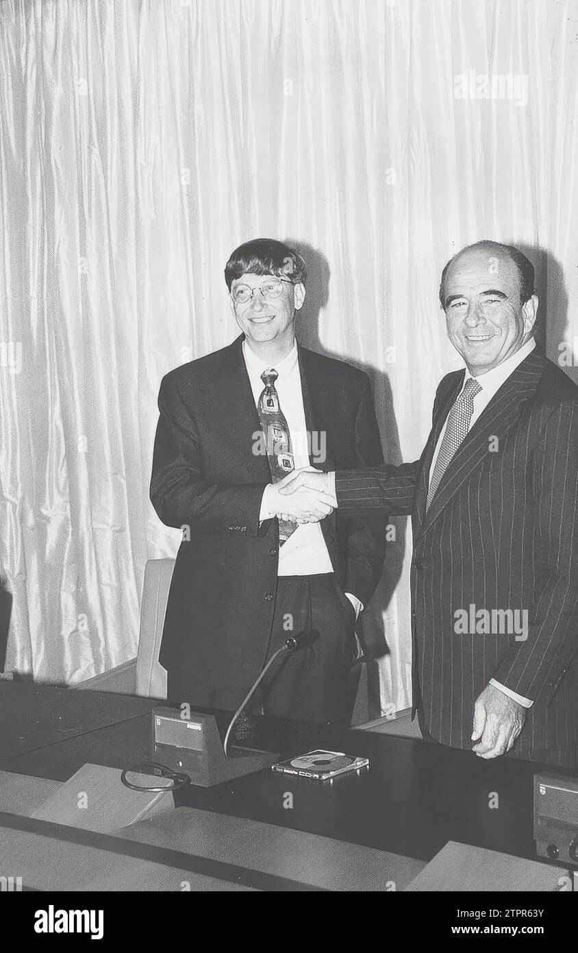 02/06/1997. Emilio Botín mit Bill Gates während des III. Weltkongresses der Internetnutzer. Quelle: Album / Archivo ABC / Ramón Prieto Stockfoto