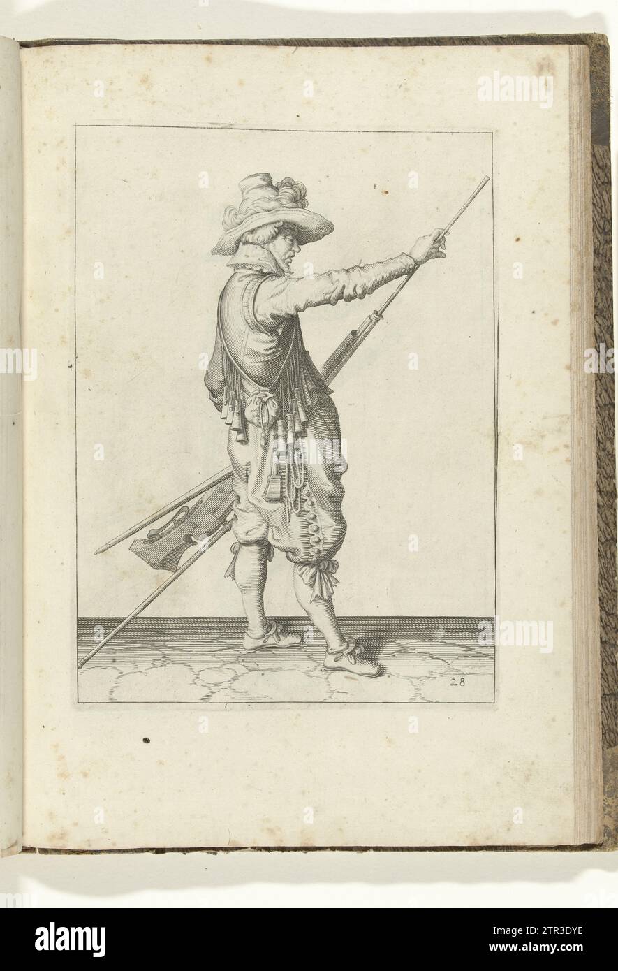 Soldat, der seine Kommode aus dem Lauf seiner Muskete zieht (Nr. 28), ca. 1600, 1597 – 1608 Ein Soldat rechts, rechts, der eine Muskete (eine bestimmte Art Schusswaffe) mit der linken Hand am linken Oberschenkel hält und mit der rechten Hand den Kabelstab aus dem Fass zieht (Nr. 28), ca. 1600. In seiner linken Hand außer der Muskete auch eine Furkete (Muskettengabel). Platte 28 in der Anleitung zur Handhabung der Muskete: Letter Enseigement, Sur Les Pourtraitz Figurez, Touchant le Droit Maniement du Mousquet. Teil der Illustrationen in einer französischen Ausgabe von J. de Gheyns Wapenhandelhe: J. de Stockfoto