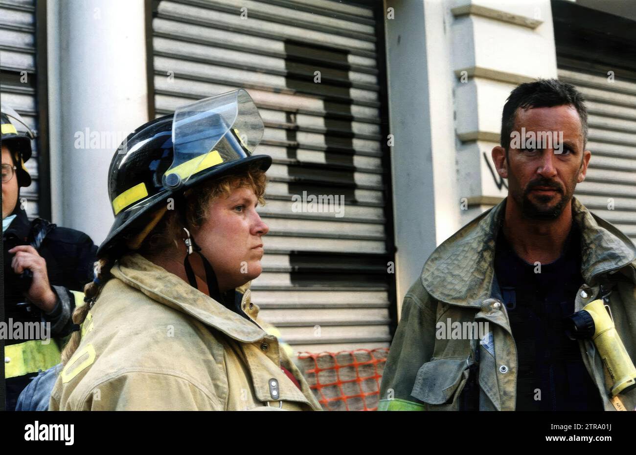 09/12/2001. New York...13..9..01...... Doug Muench und Patricia Norman, Feuerwehrmänner, die an der Beseitigung von Trümmern aus dem World Trade Center beteiligt sind...Foto Corina Arranz...Archdc. Quelle: Album / Archivo ABC / Corina Arranz Stockfoto