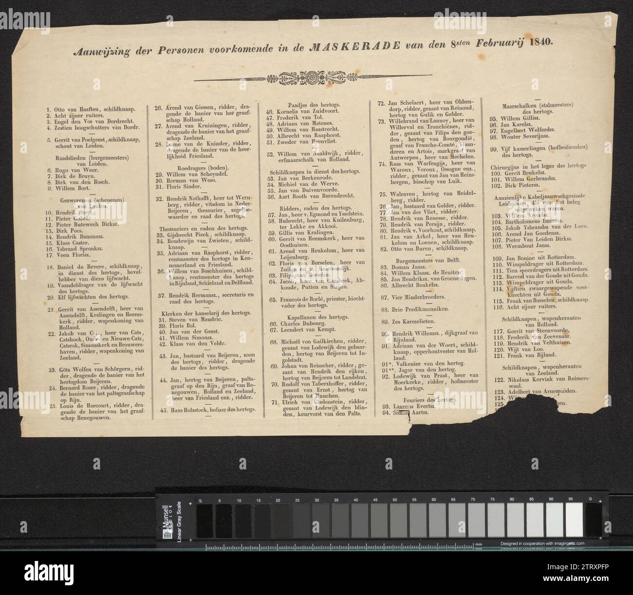 Legende an der Maskerade von Studenten der Leidse Hogeschool, 1840, 1840 historisch kostümierte Parade der Schüler der Hogeschool van Leiden am 8. Februar 1840. Die Parade zeigt den Einzug von Hertog Jan van Beieren in Leiden am 18. August 1420. Legenden aus der Serie von 19 unnummerierten Schildern mit den Nummern 1-126. Leidener Buchdruck historisch kostümierte Parade der Schüler der Hogeschool van Leiden am 8. Februar 1840. Die Parade zeigt den Einzug von Hertog Jan van Beieren in Leiden am 18. August 1420. Legenden aus der 19. Serie Stockfoto